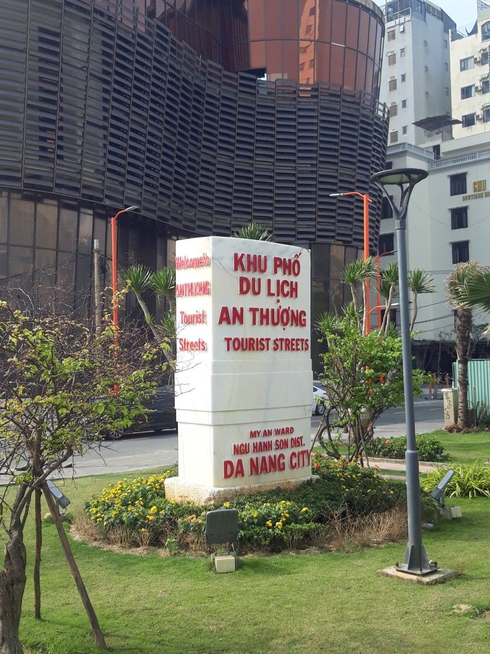 The An Thuong tourist-streets marker, at the entrance to the quarter