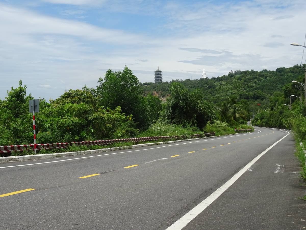 The coast road towards the peninsula, pagoda on the hill