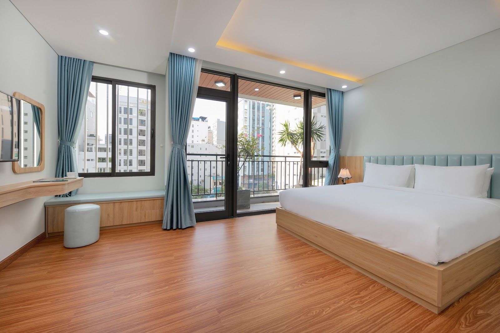 HUMMER HOTEL & APARTMENT