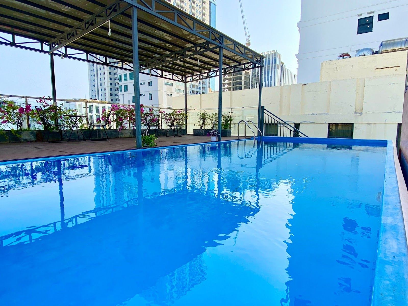HUMMER HOTEL & APARTMENT