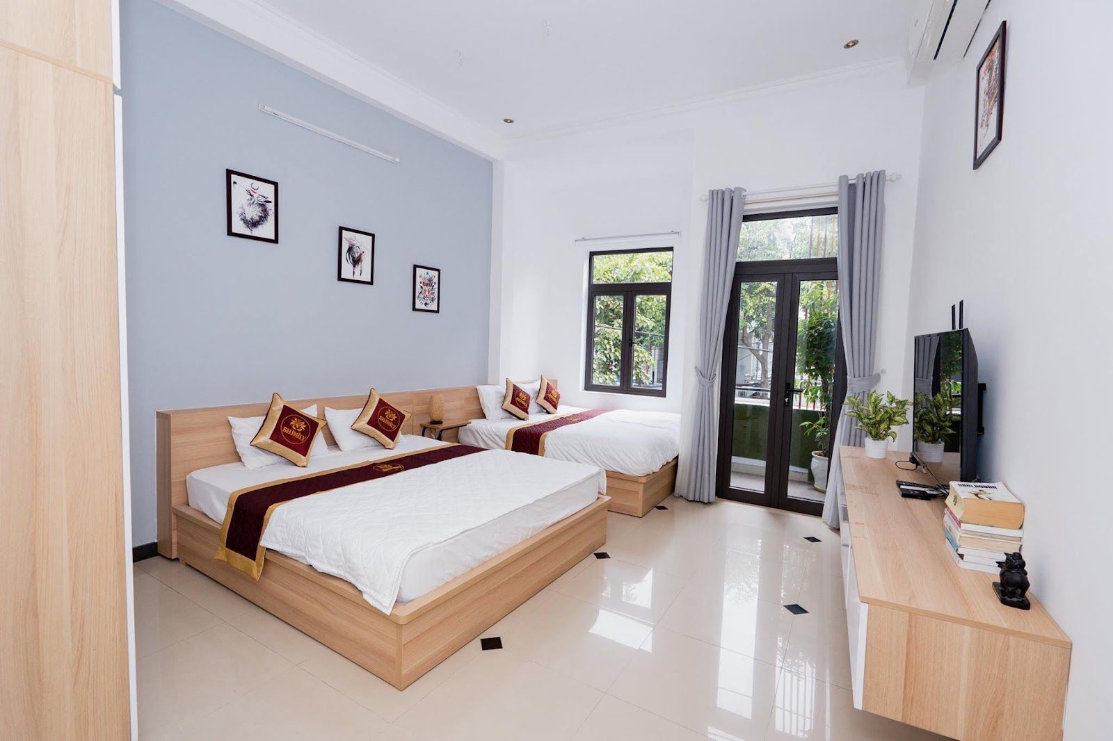 Shjmily House