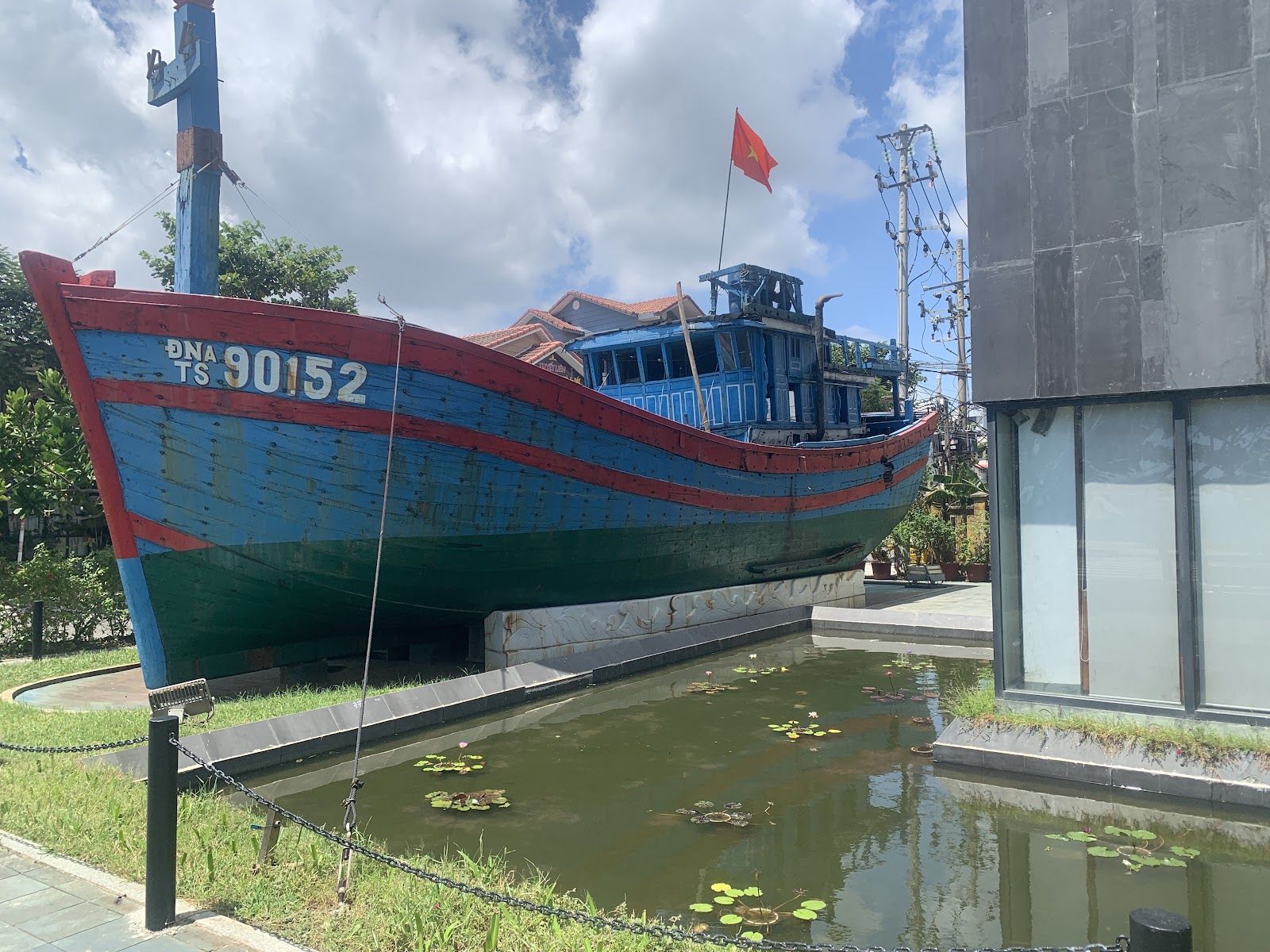 Nhà Trưng bày Hoàng Sa