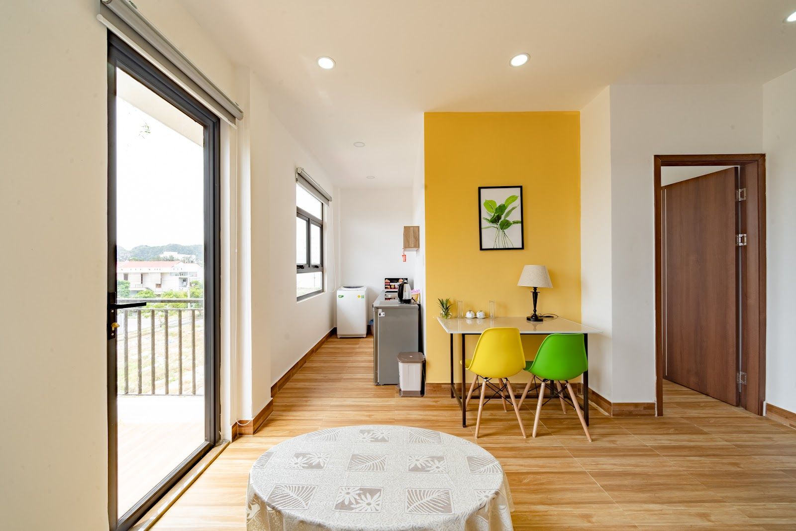 T House and Apartment