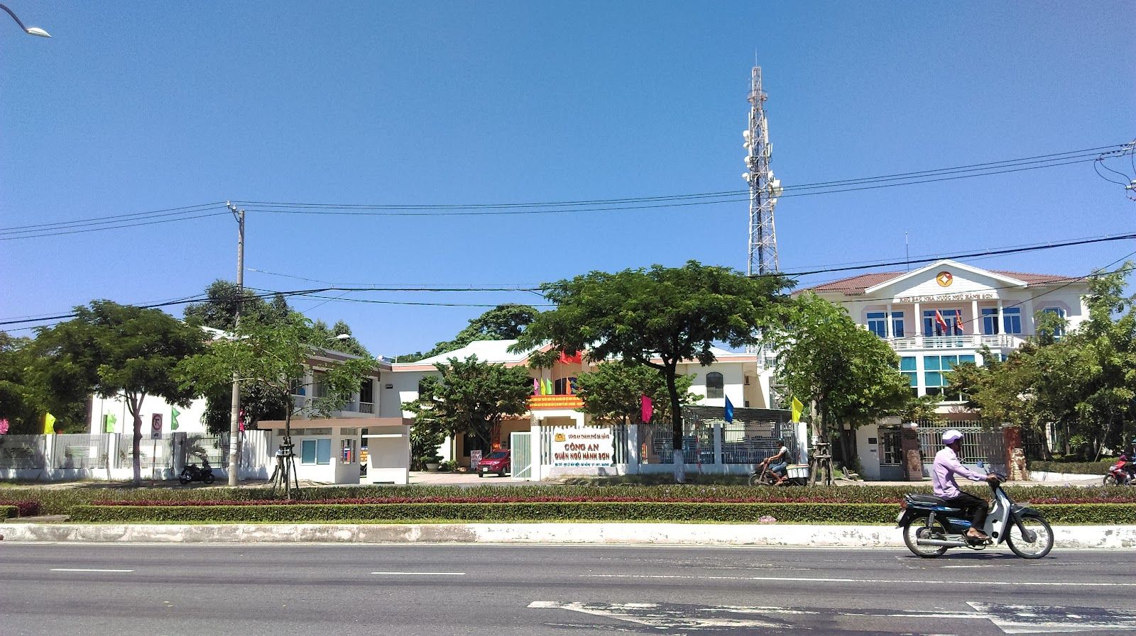 Ngu Hanh Son district police