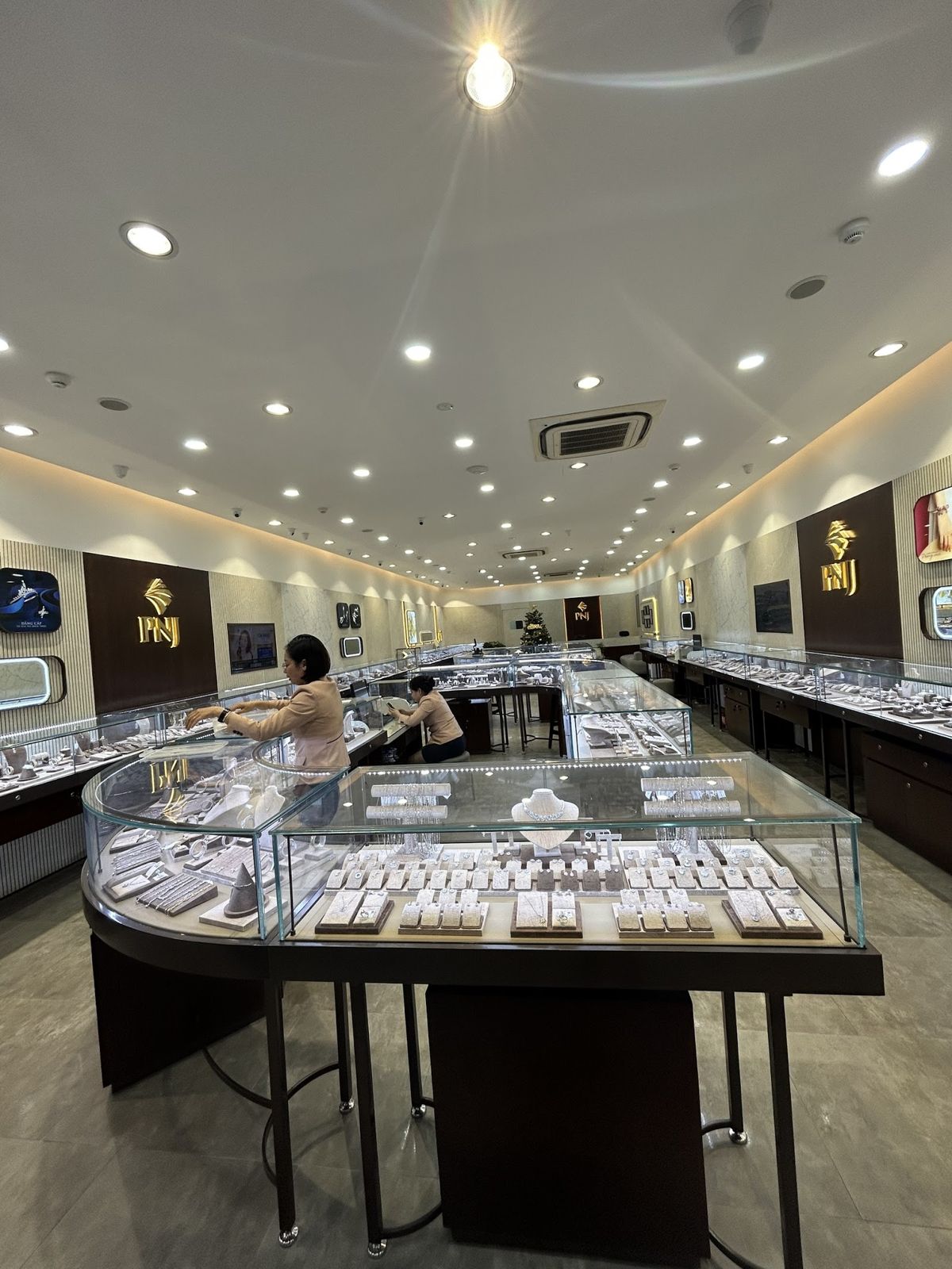 Cửa Hàng Trang Sức PNJ 72 Ông Ích Đường Đà Nẵng