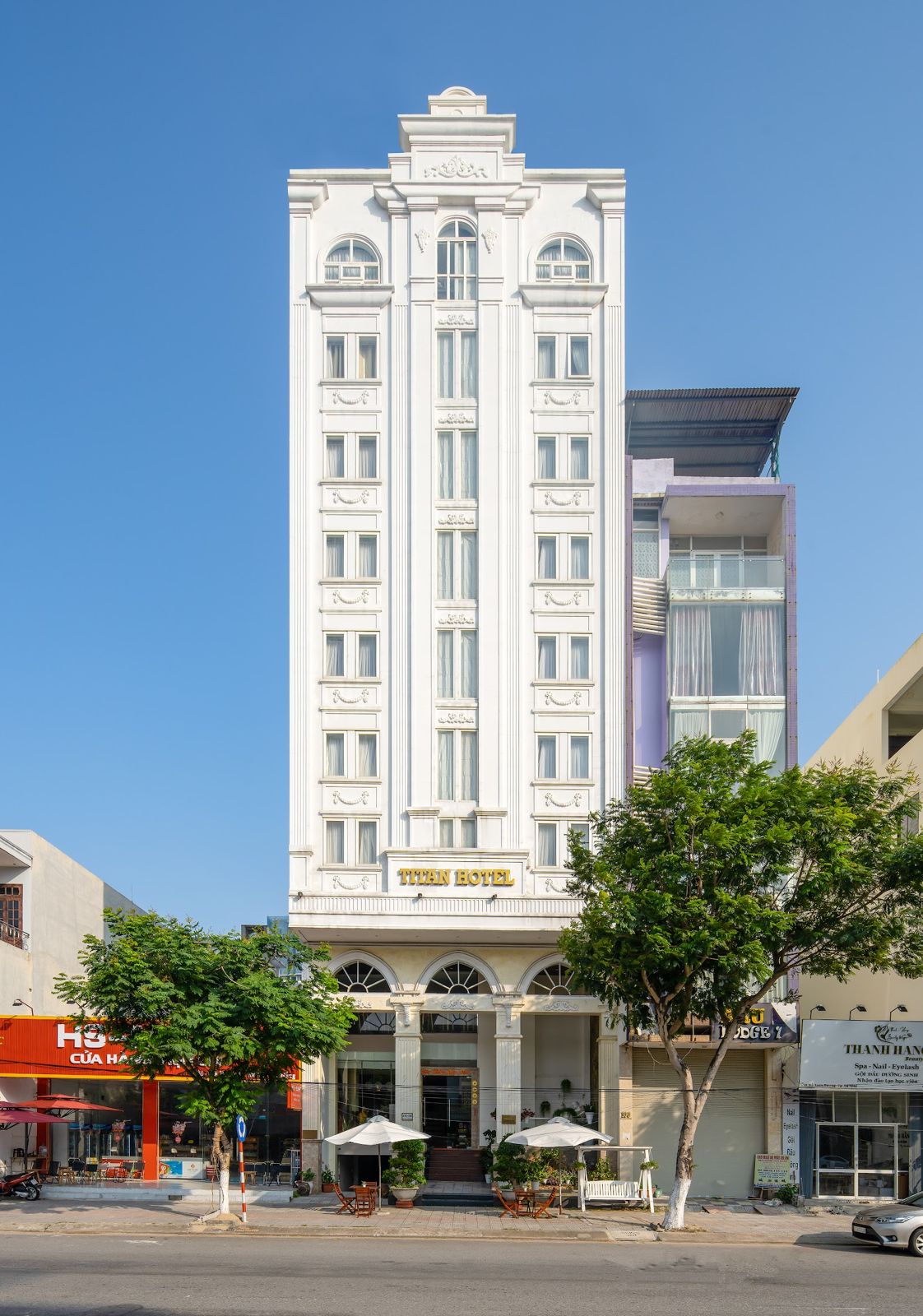 MeQ Beach Hotel & Apartment