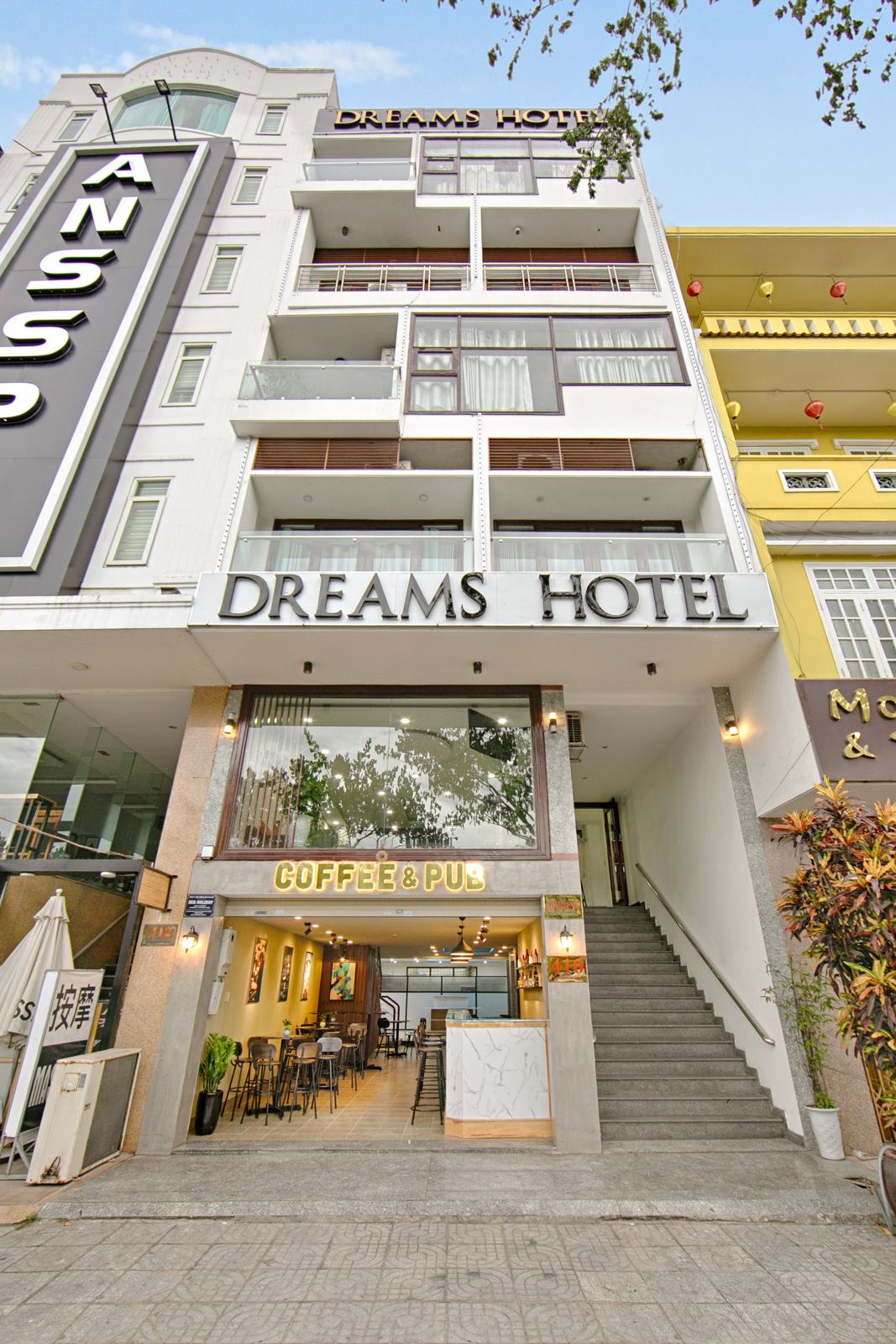 MeQ Beach Hotel & Apartment