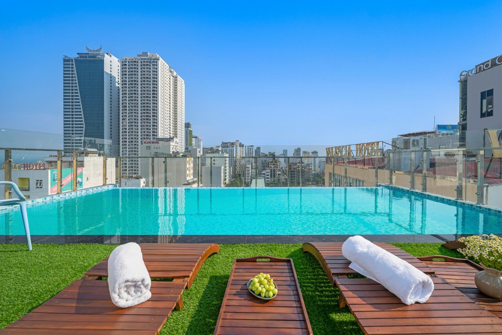 CELINA HOTEL & APARTMENT