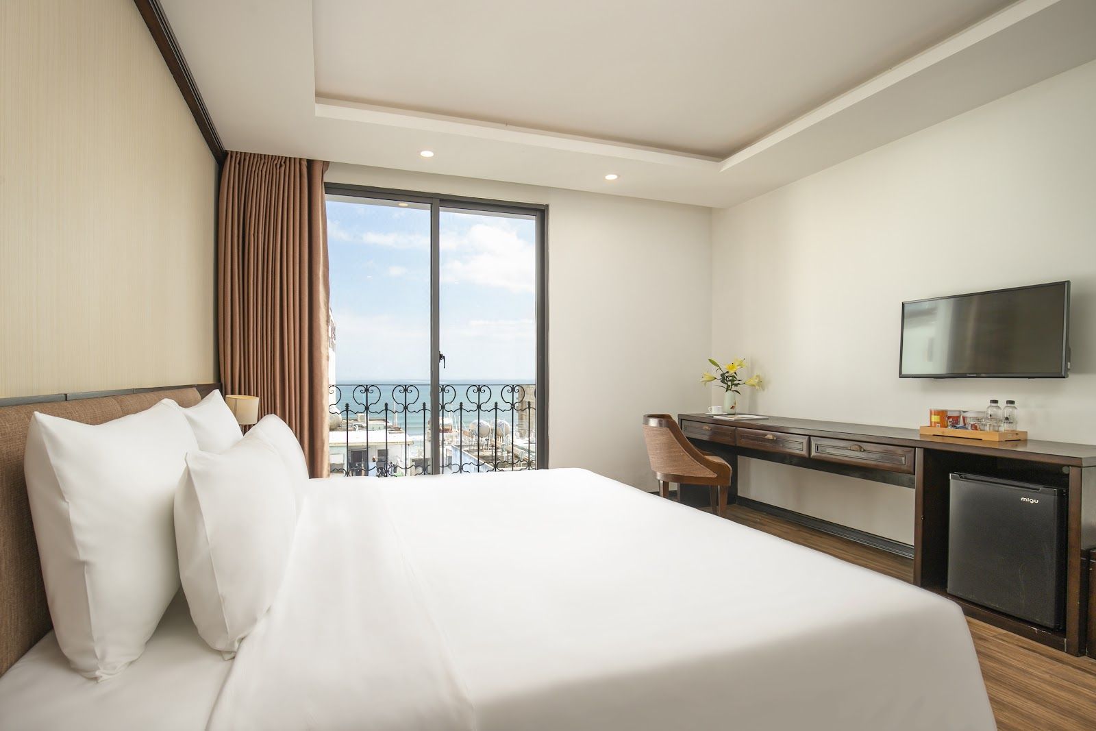 Yarra Ocean Suites Danang
